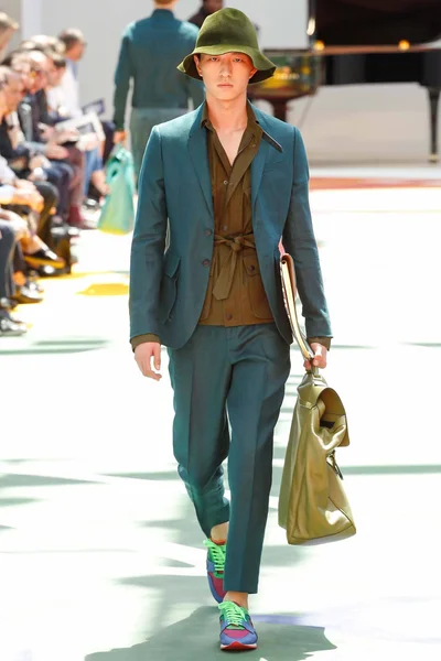 Look 9